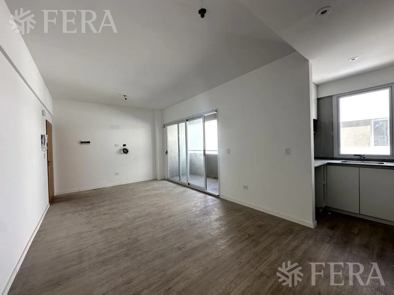 Venta departamento 3 ambientes con balcón en Wilde 4