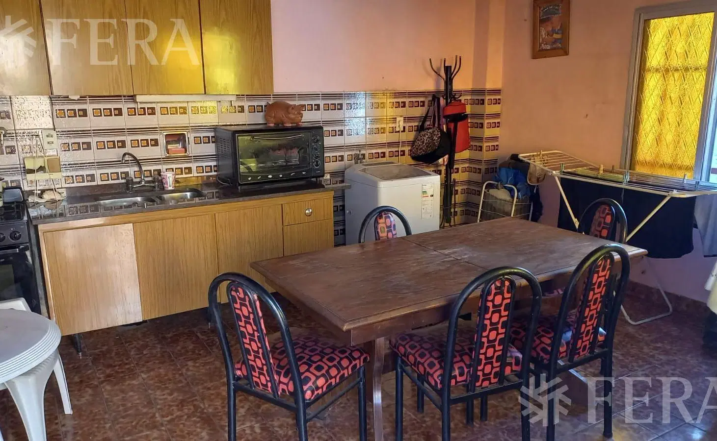 Venta de Chalet 3 ambientes en Wilde con jardin, pileta y local 2