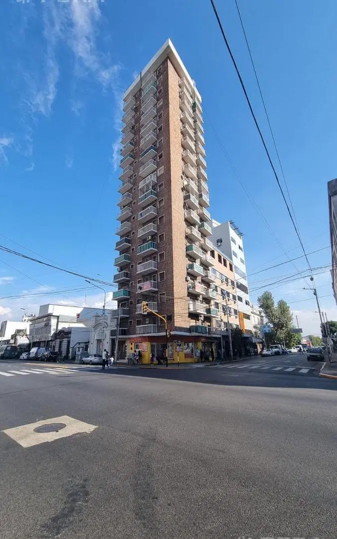 Venta departamento 3 ambientes con balcón Avellaneda 2