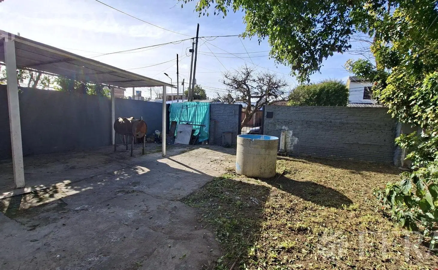 Venta casa para dos familias con jardín en Wilde 3