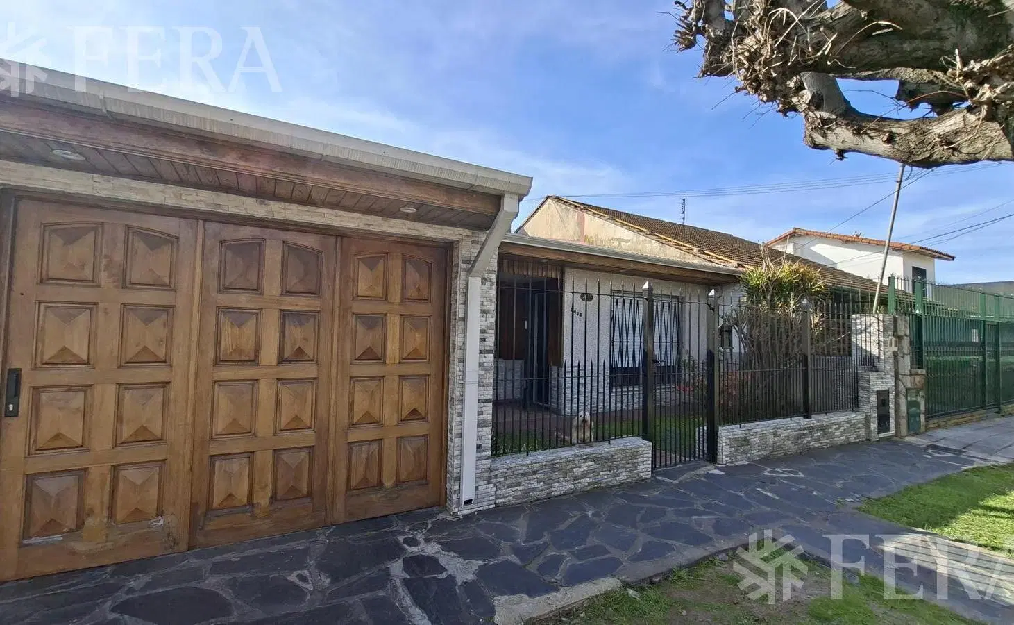 Venta de Casa 4 ambientes con cochera y piscina en Quilmes Oeste 3