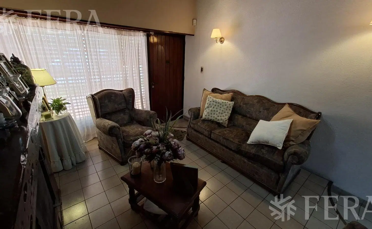 Venta casa 5 ambientes con cochera y jardín en Wilde 2
