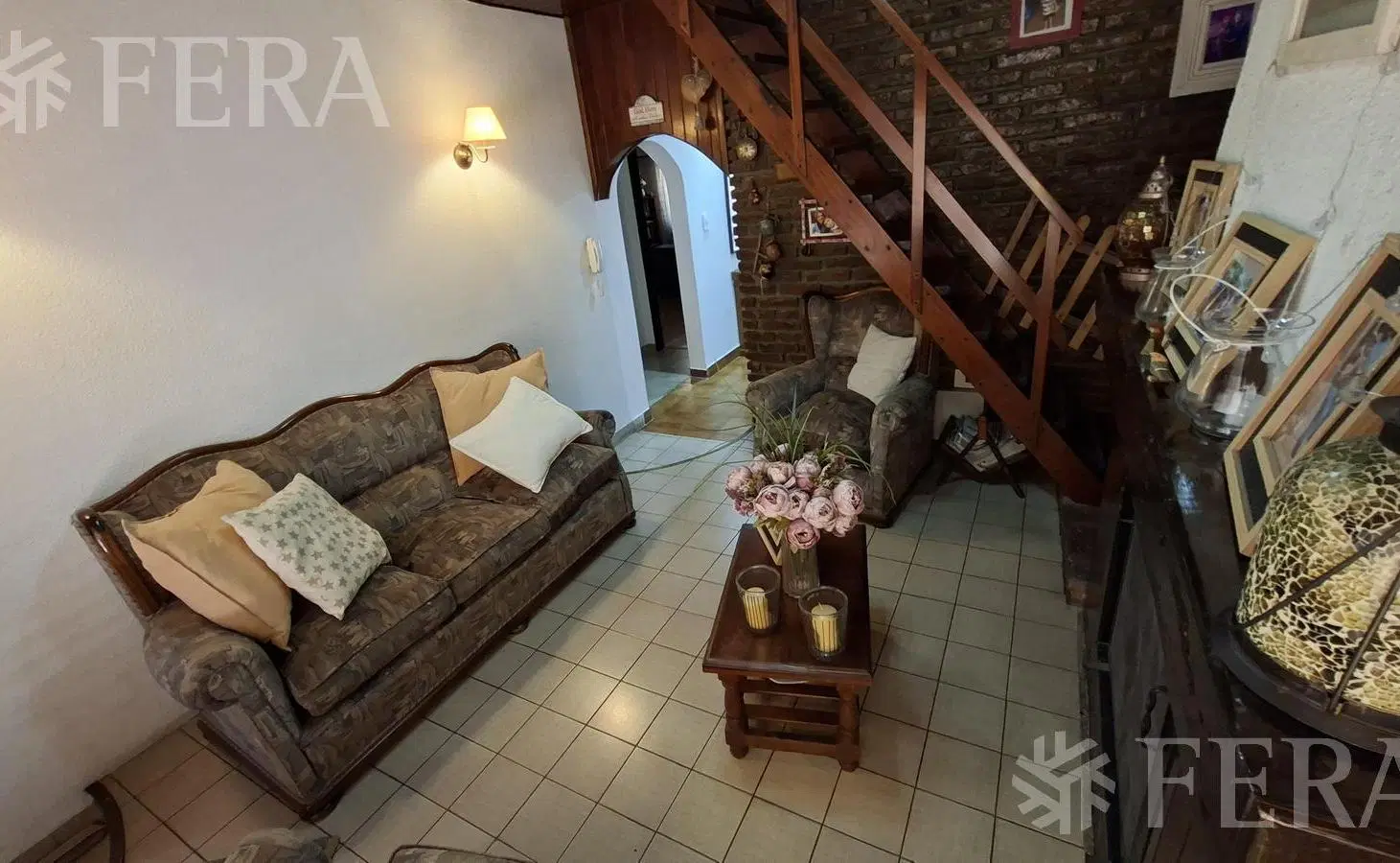 Venta casa 5 ambientes con cochera y jardín en Wilde 5
