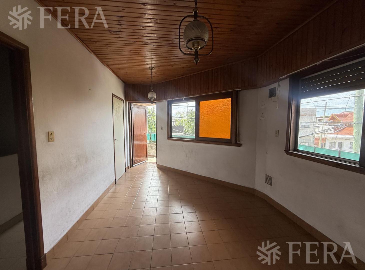 Venta PH 3 ambientes con patio en Bernal