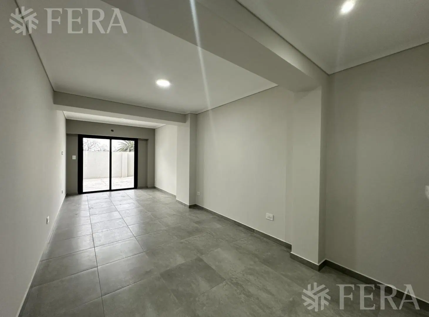 Venta de Departamento 2 ambientes con patio y cochera en Villa Dominico 5