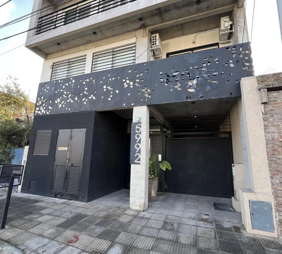 Venta departamento 1 ambientes con balcón en Wilde 2