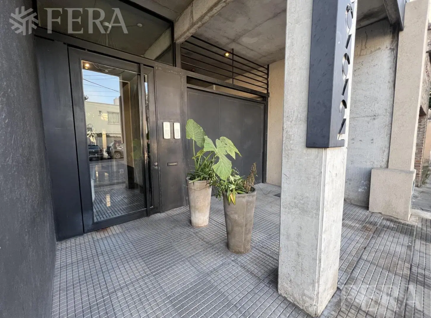 Venta departamento 1 ambientes con balcón en Wilde 4