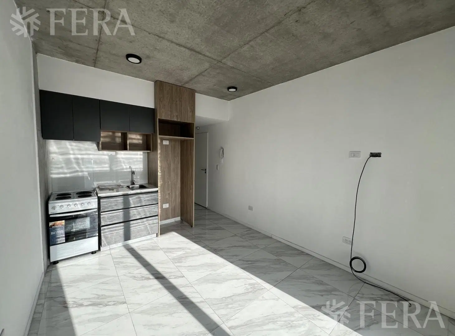 Venta departamento 1 ambientes con balcón en Wilde 3