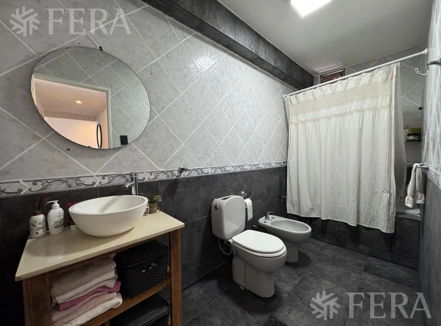 Venta Casa 5 ambientes con cochera y patio en Bernal Oeste 8