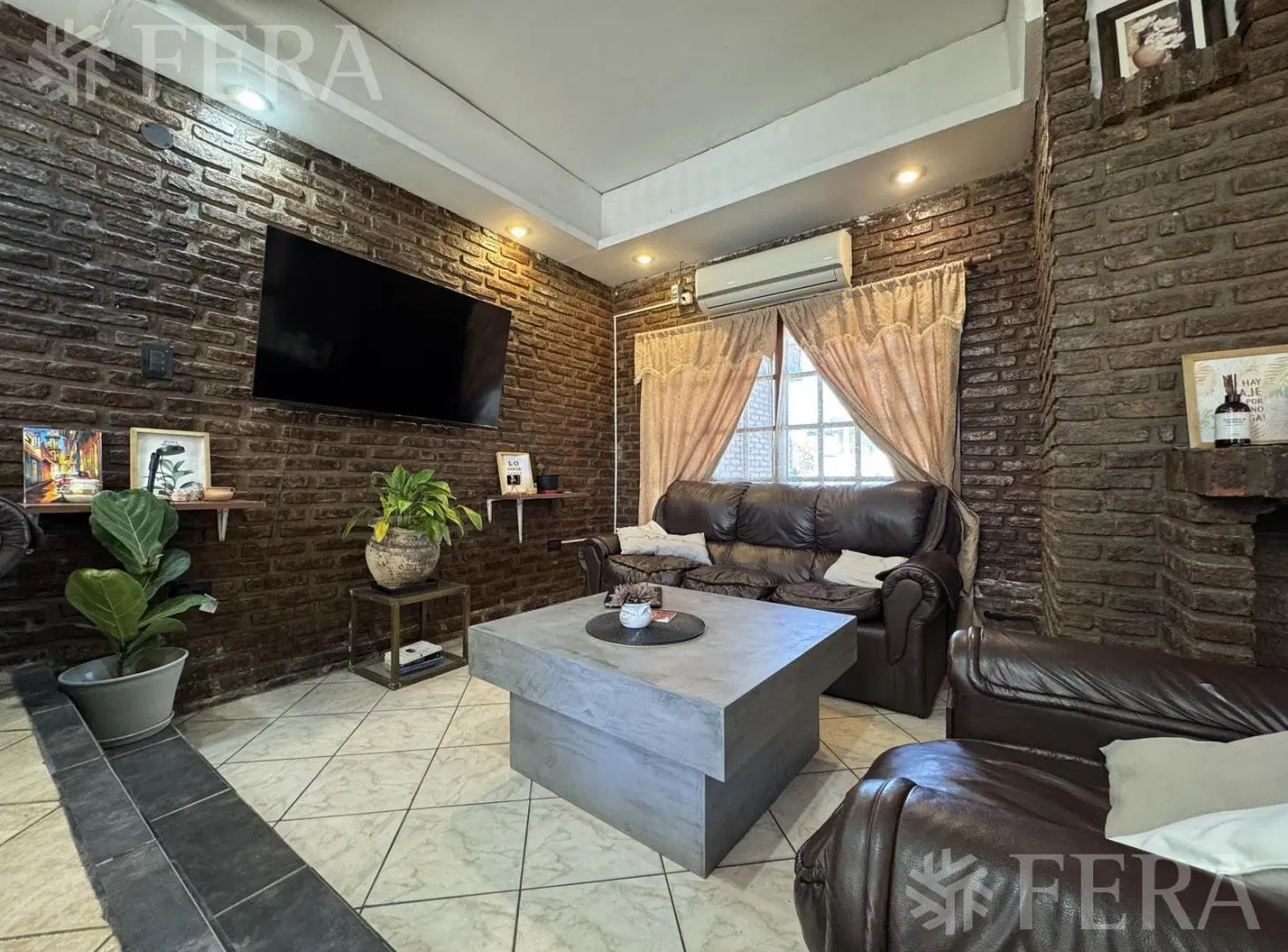 Venta Casa 5 ambientes con cochera y patio en Bernal Oeste 3