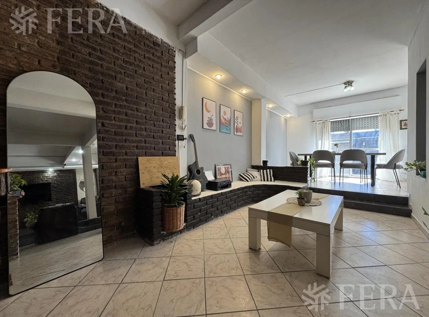 Venta Casa 5 ambientes con cochera y patio en Bernal Oeste 2