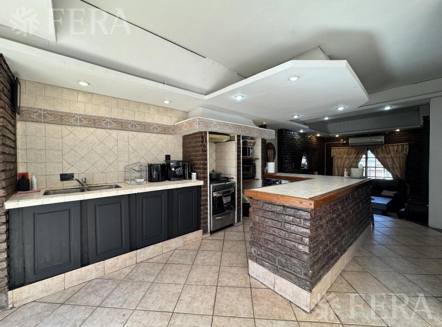 Foto de Venta Casa 5 ambientes con cochera y patio en Bernal Oeste, imagen 5