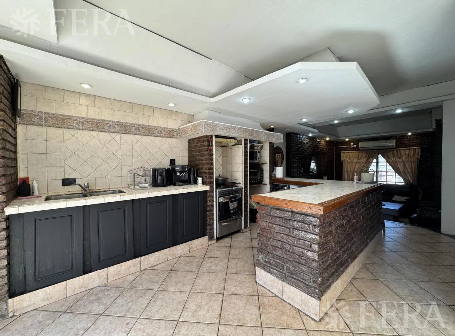 Venta Casa 5 ambientes con cochera y patio en Bernal Oeste 5