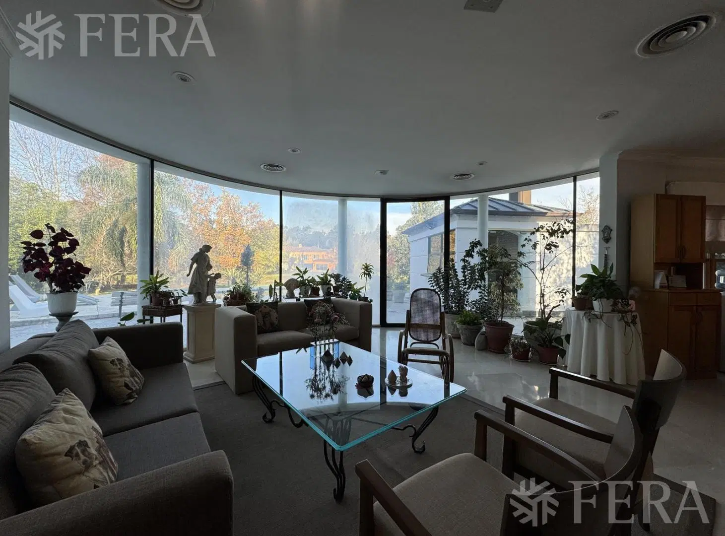 Venta de Casa 6 ambientes con Piscina en Club de Campo Abril- Berazategui 4