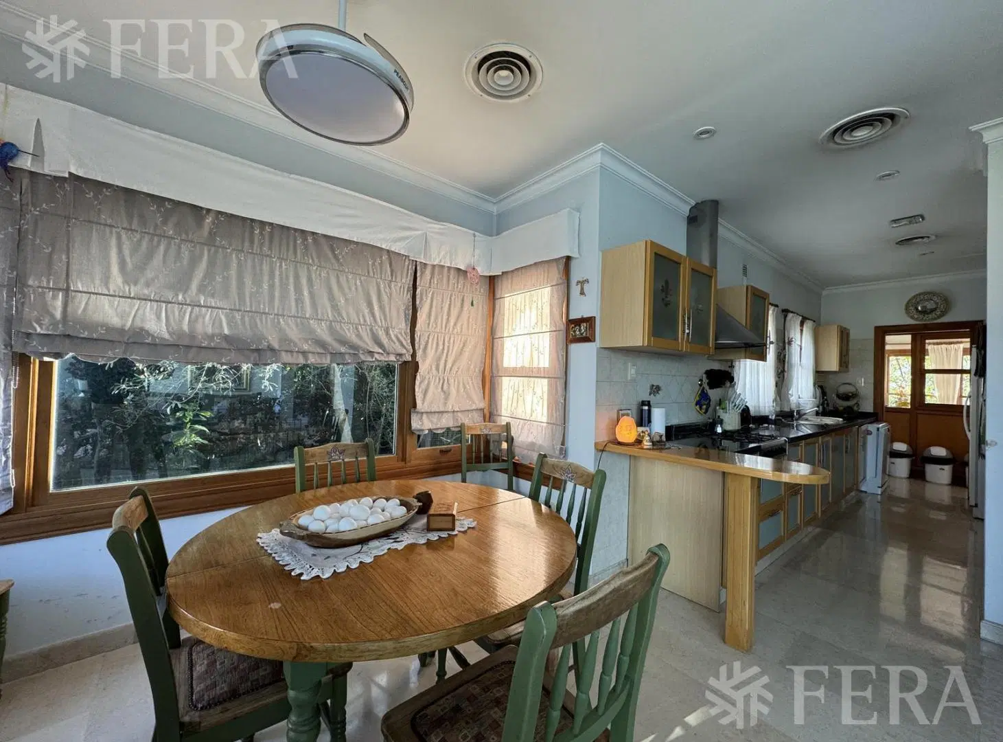Venta de Casa 6 ambientes con Piscina en Club de Campo Abril- Berazategui 8