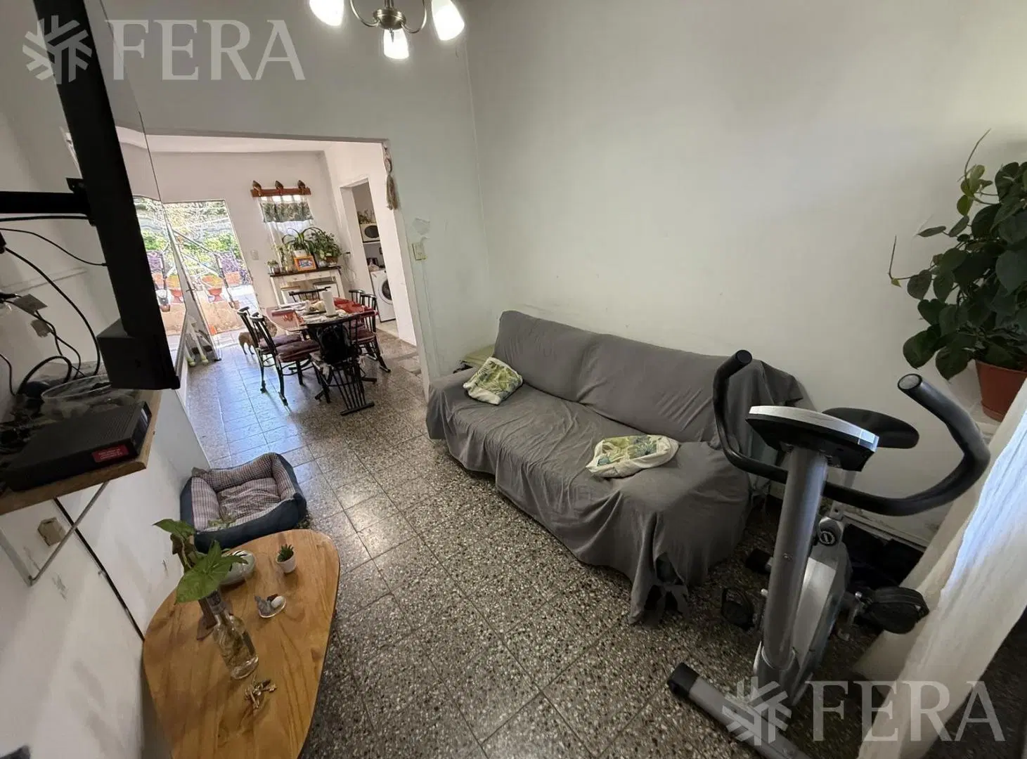 Venta de Casa 3 ambientes con Cochera y Jardín en Quilmes. 1