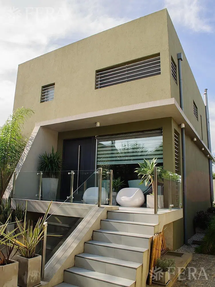 Venta Casa 6 ambientes con piscina y cochera en Quilmes 4