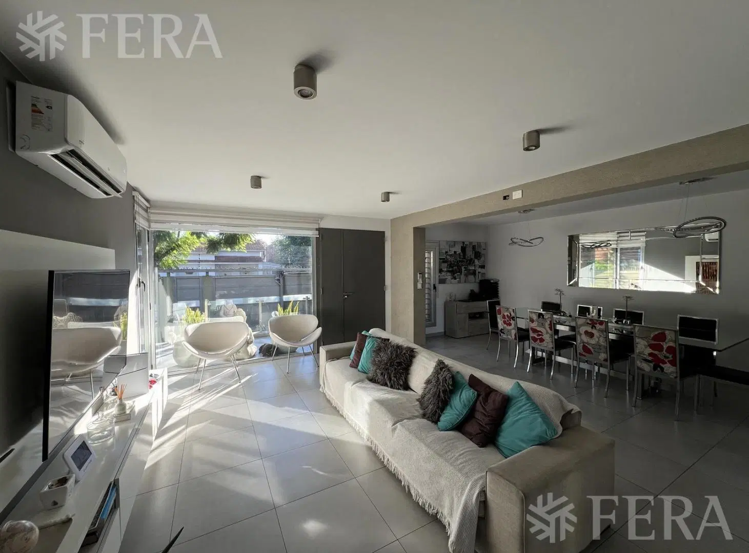 Venta Casa 6 ambientes con piscina y cochera en Quilmes 2