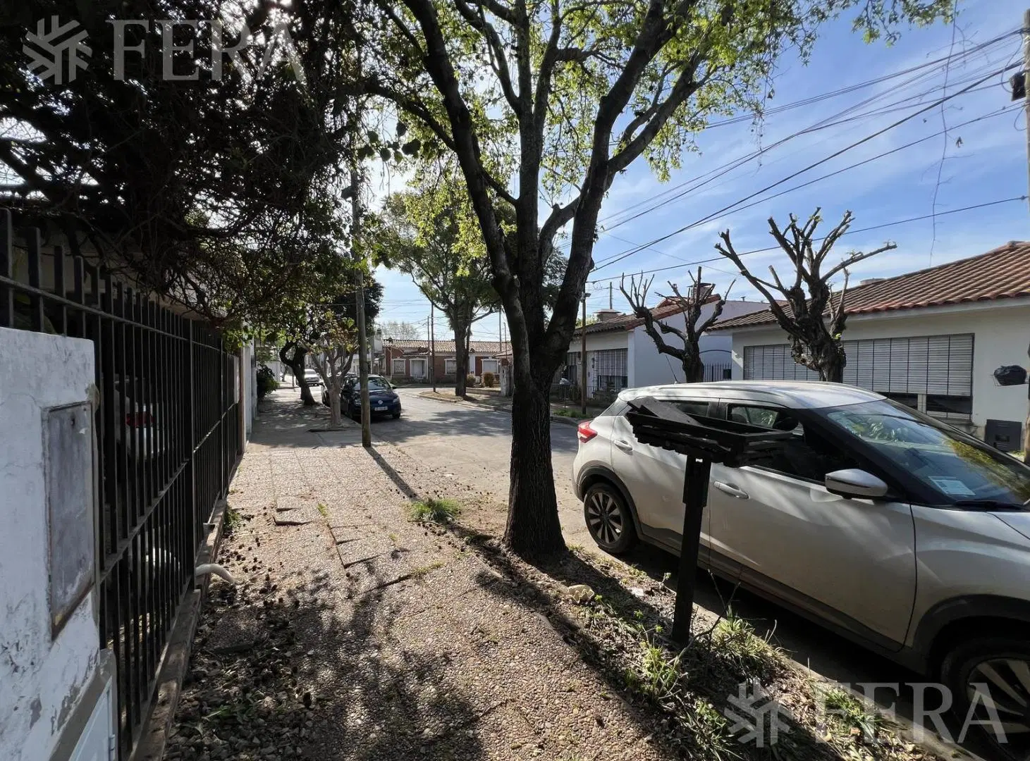 Venta Casa 4 ambientes con cochera y fondo con quincho en Bernal 4