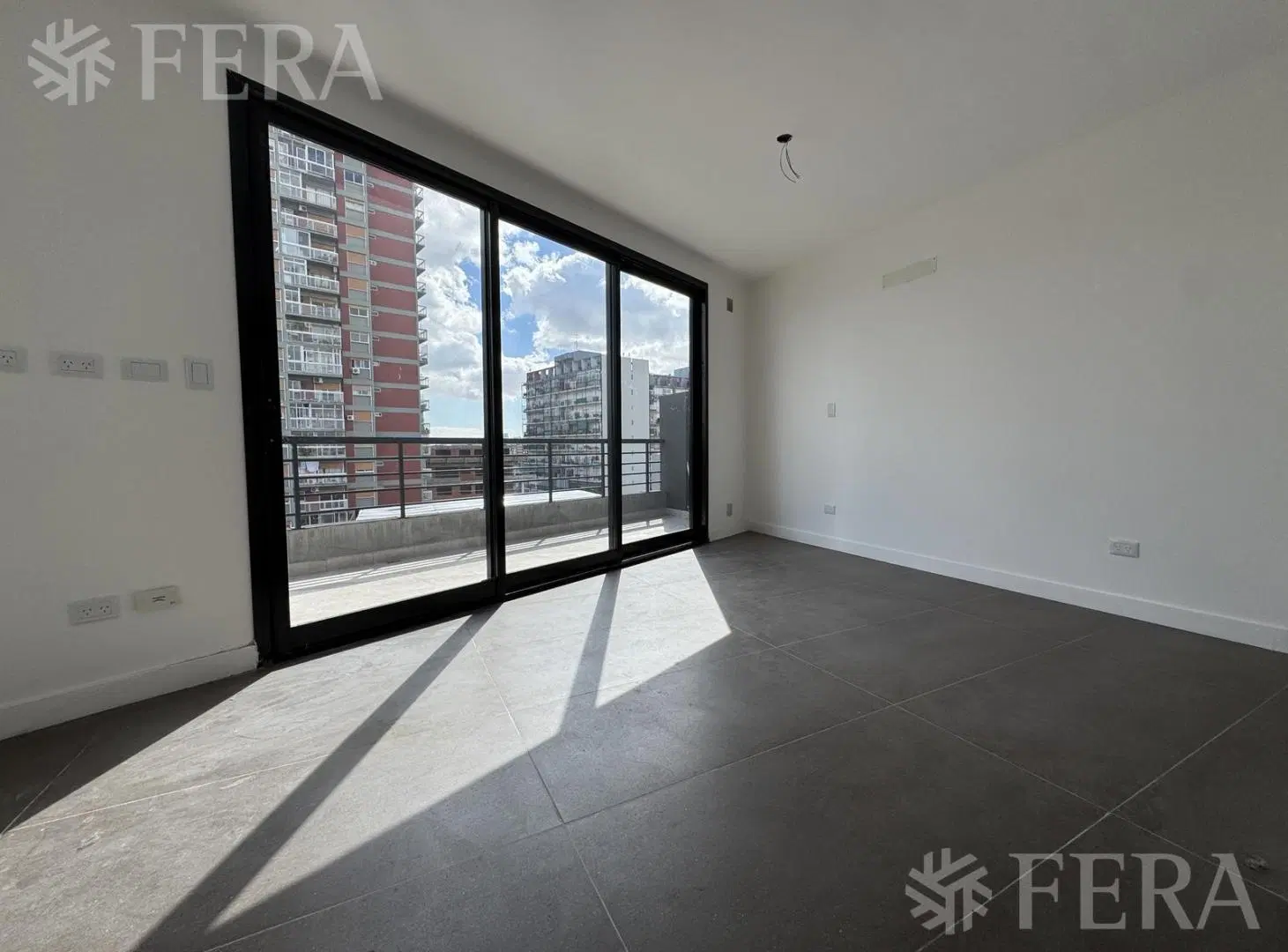 Venta monoambiente con balcón en Almagro 5