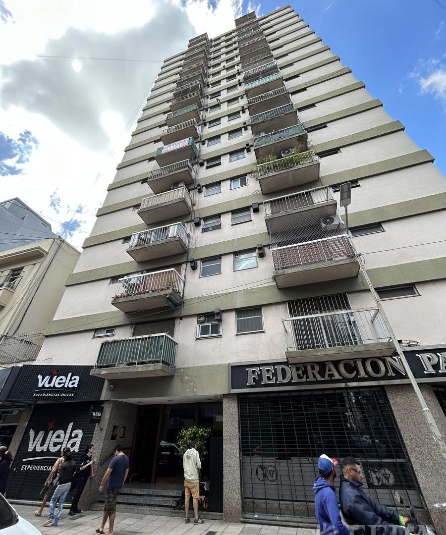 Venta departamento 3 ambientes con balcón en Avellaneda