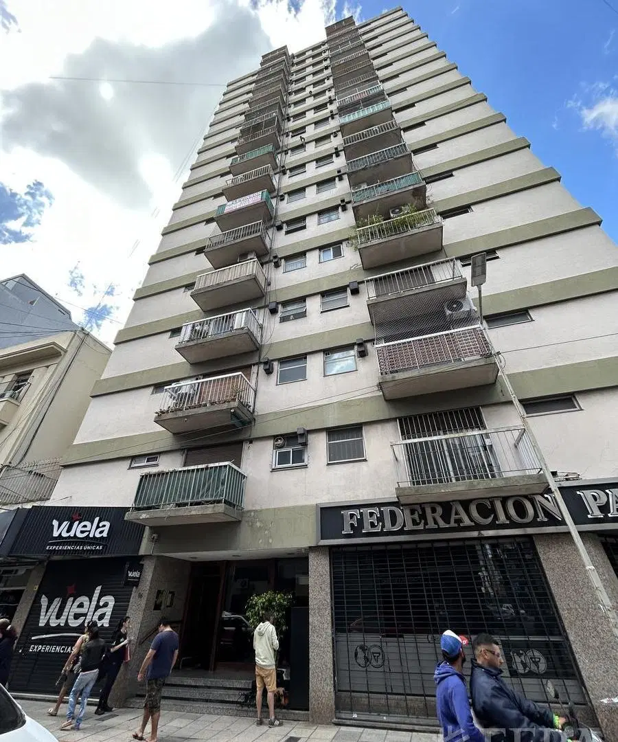 Venta departamento 3 ambientes con balcón en Avellaneda 1