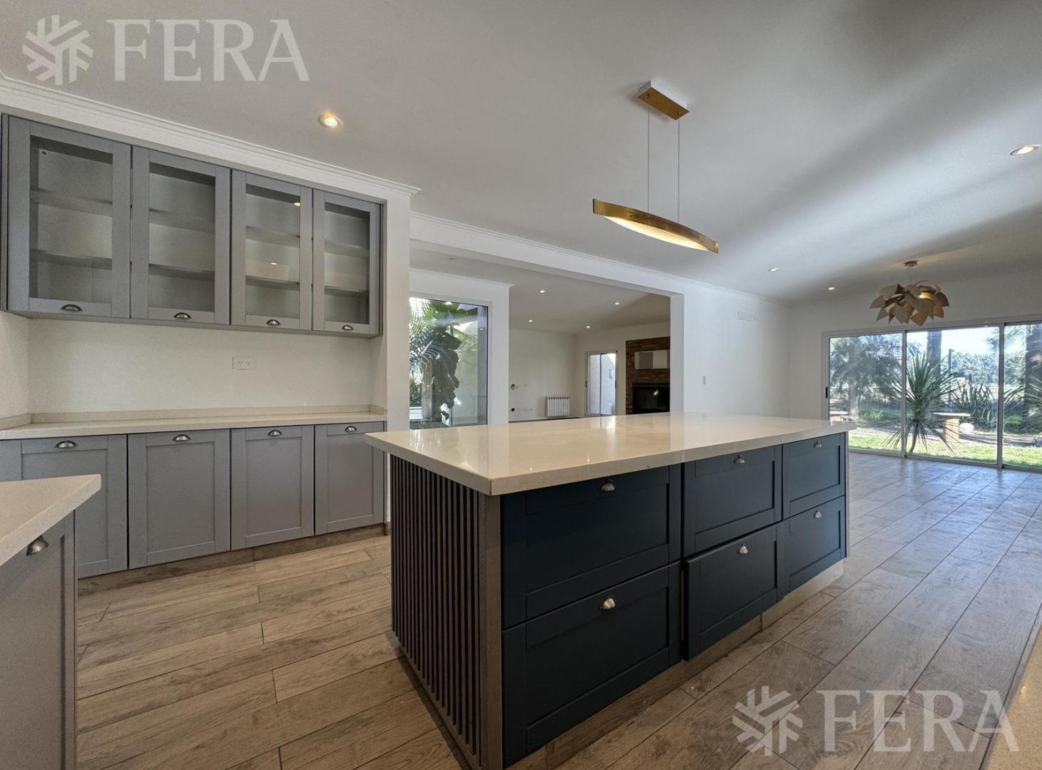 Foto de Venta de Casa 4 ambientes con piscina Club de Campo Miralagos 2- La, imagen 3