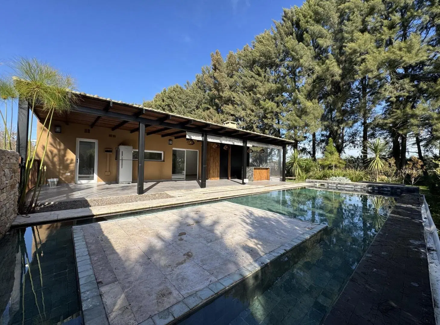 Venta de Casa 4 ambientes con piscina Club de Campo Miralagos 2- La Plata 4