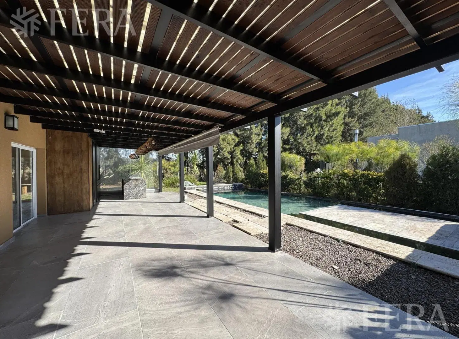 Venta de Casa 4 ambientes con piscina Club de Campo Miralagos 2- La Plata 2