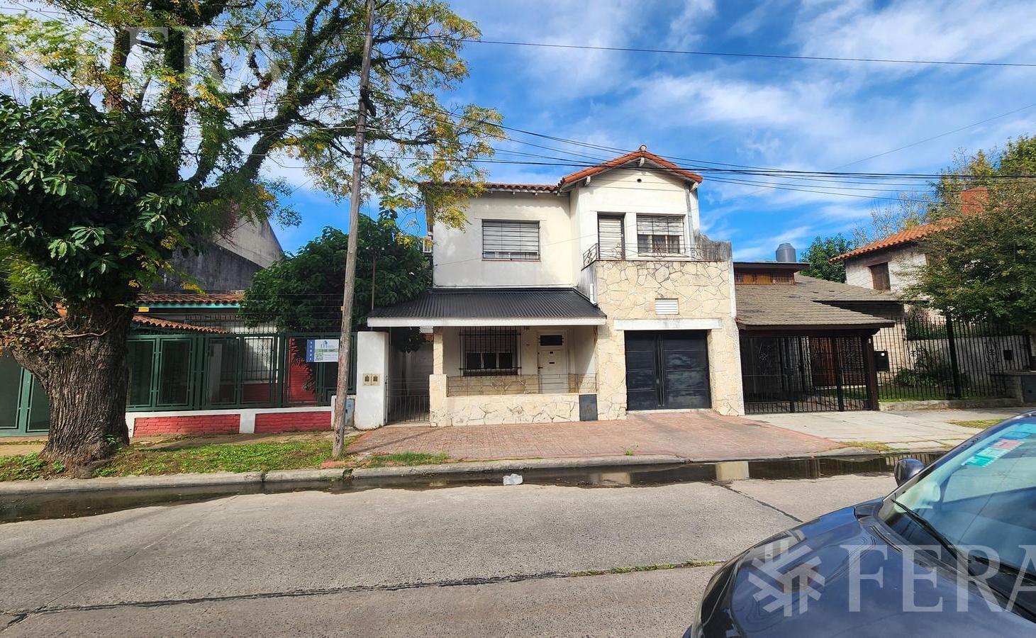 Venta 4 ambientes con piscina y parrilla en Bernal