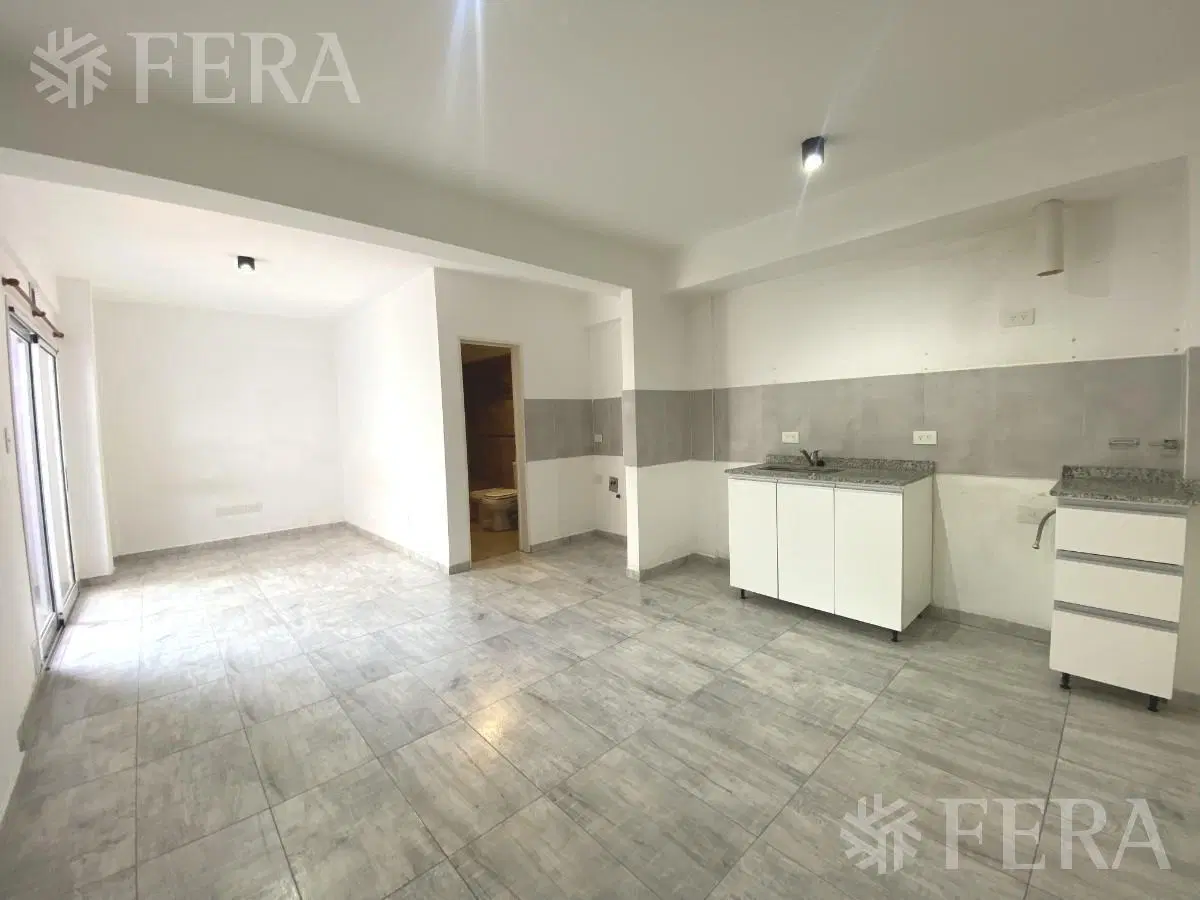 Venta departamento monoambiente con balcón en Wilde 2