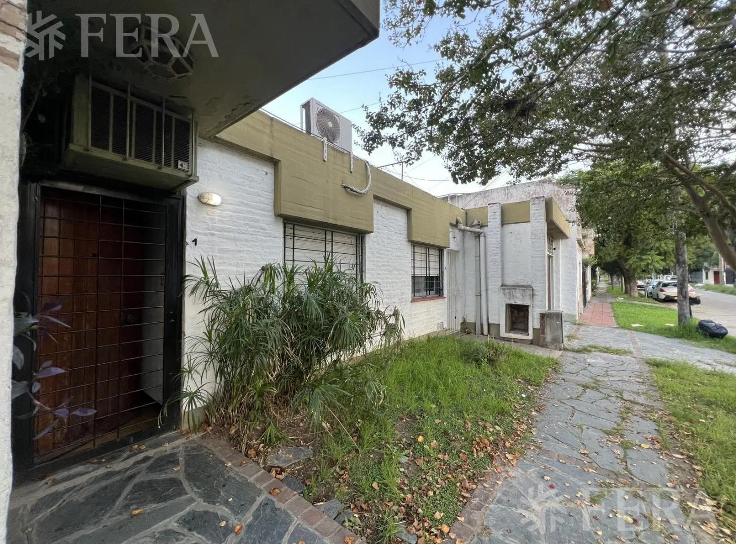 Venta de Casa 4 ambientes en Bernal Este 2