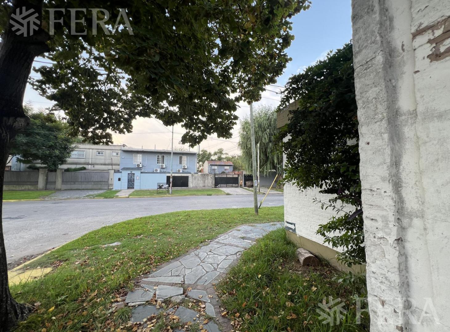 Venta de Casa 4 ambientes en Bernal Este