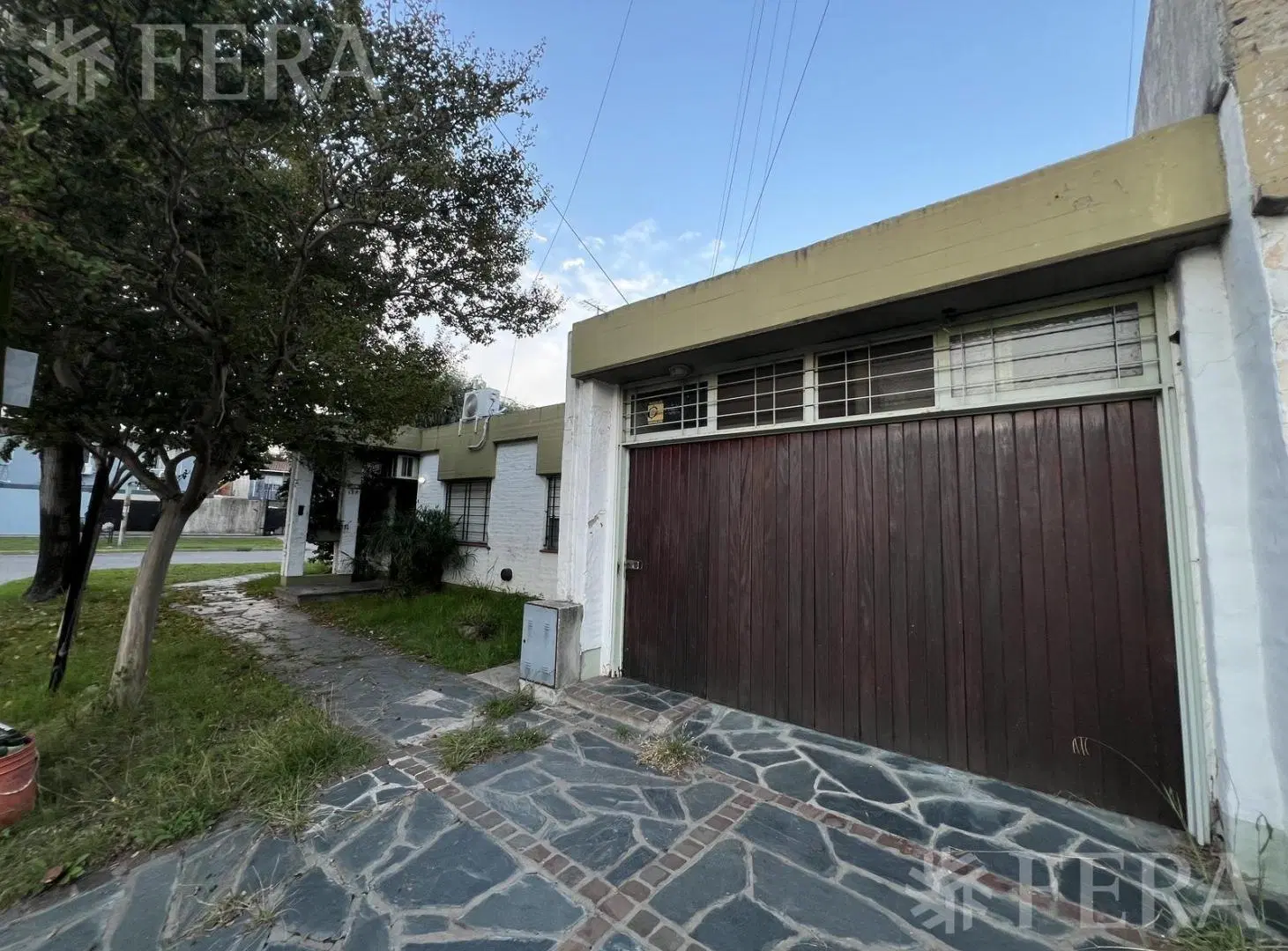 Venta de Casa 4 ambientes en Bernal Este 5