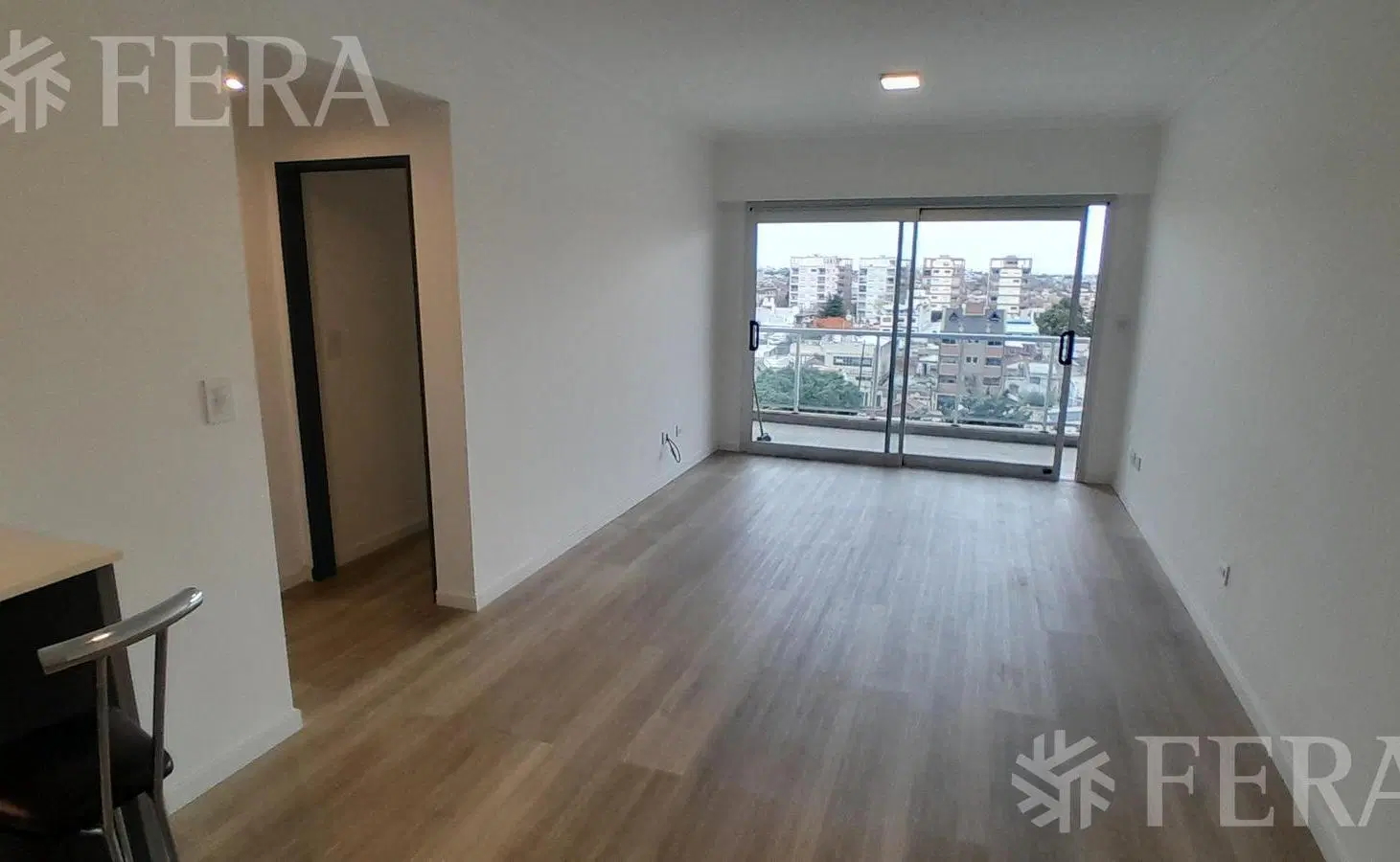 Alquiler Departamento 2 ambientes con balcón y cochera en Wilde 1
