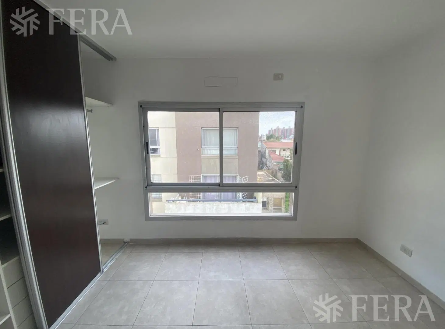 Venta departamento 2 ambientes con cochera en Sarandi 3