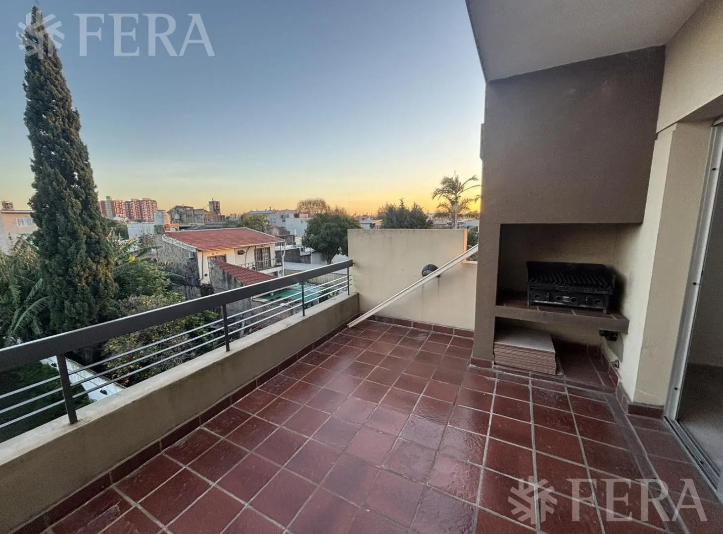 Venta departamento 2 ambientes con cochera en Sarandi 2