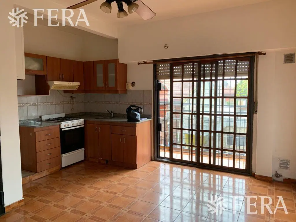 Alquiler de departamento de 3 ambientes con balcon en Villa dominico 1