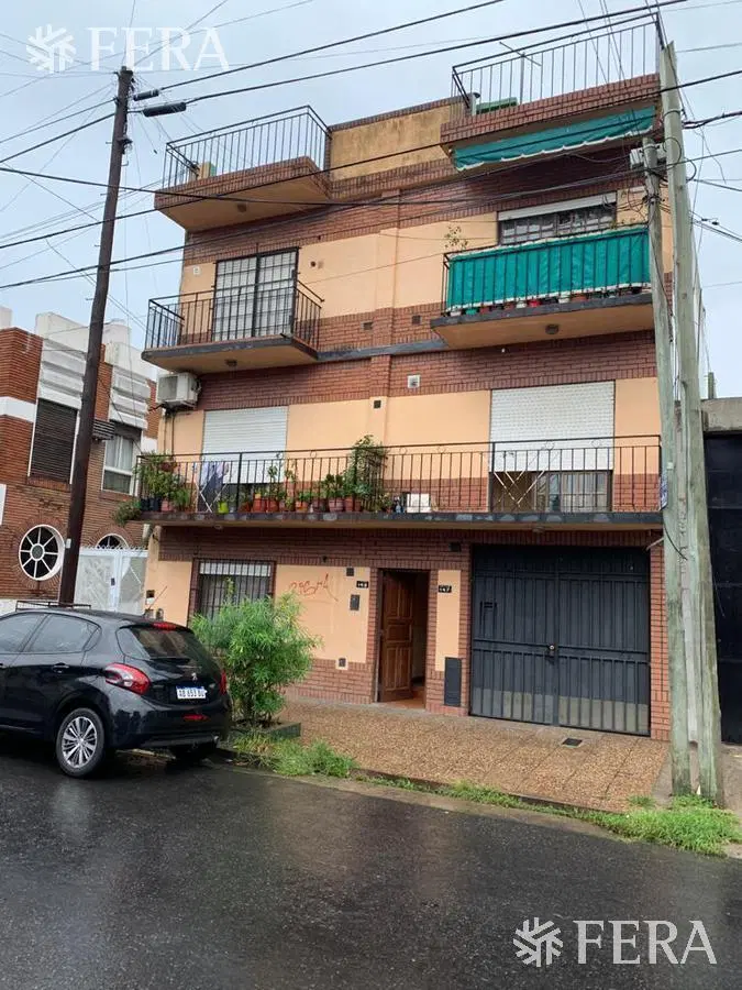 Alquiler de departamento de 3 ambientes con balcon en Villa dominico 4