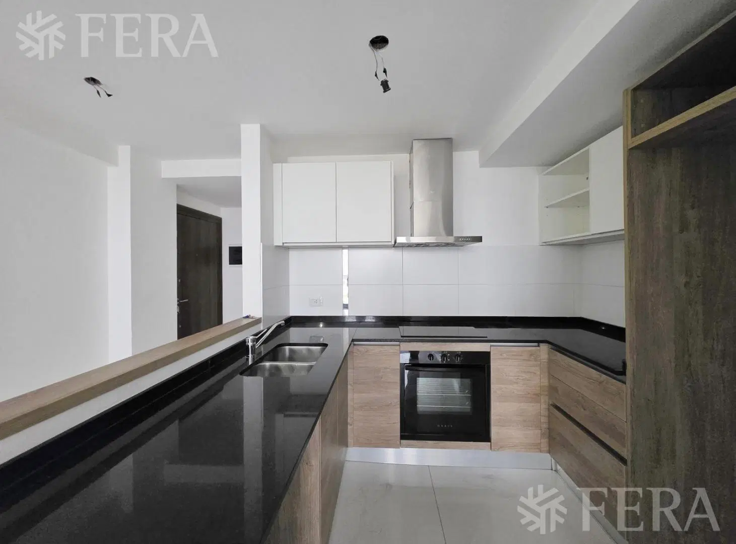 Venta departamento 2 ambientes con balcón en Wilde 5