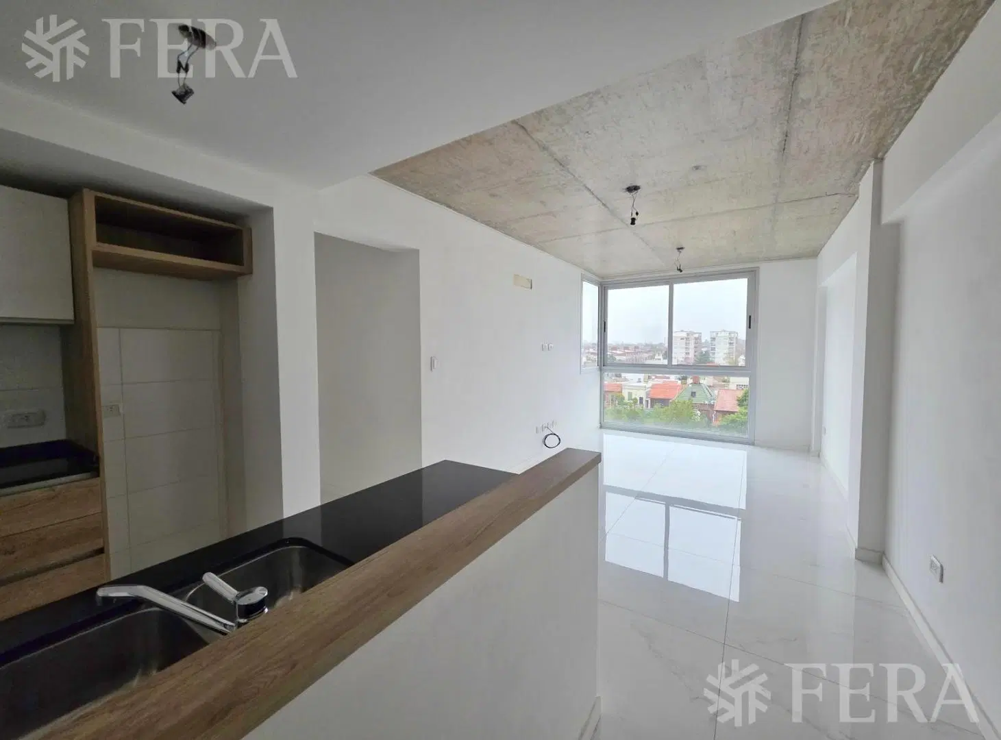 Venta departamento 2 ambientes con balcón en Wilde 2