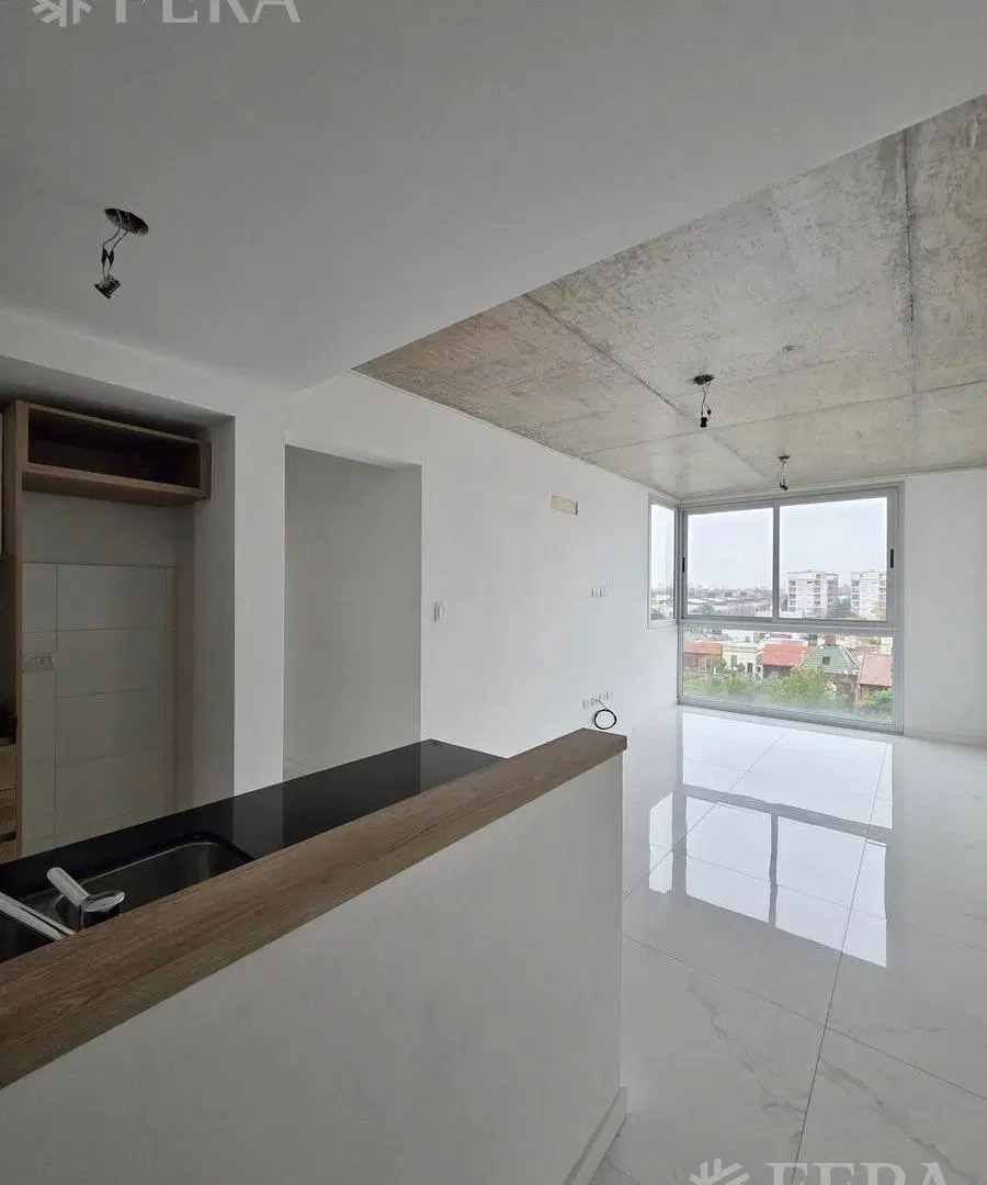 Venta departamento 2 ambientes con balcón en Wilde 4