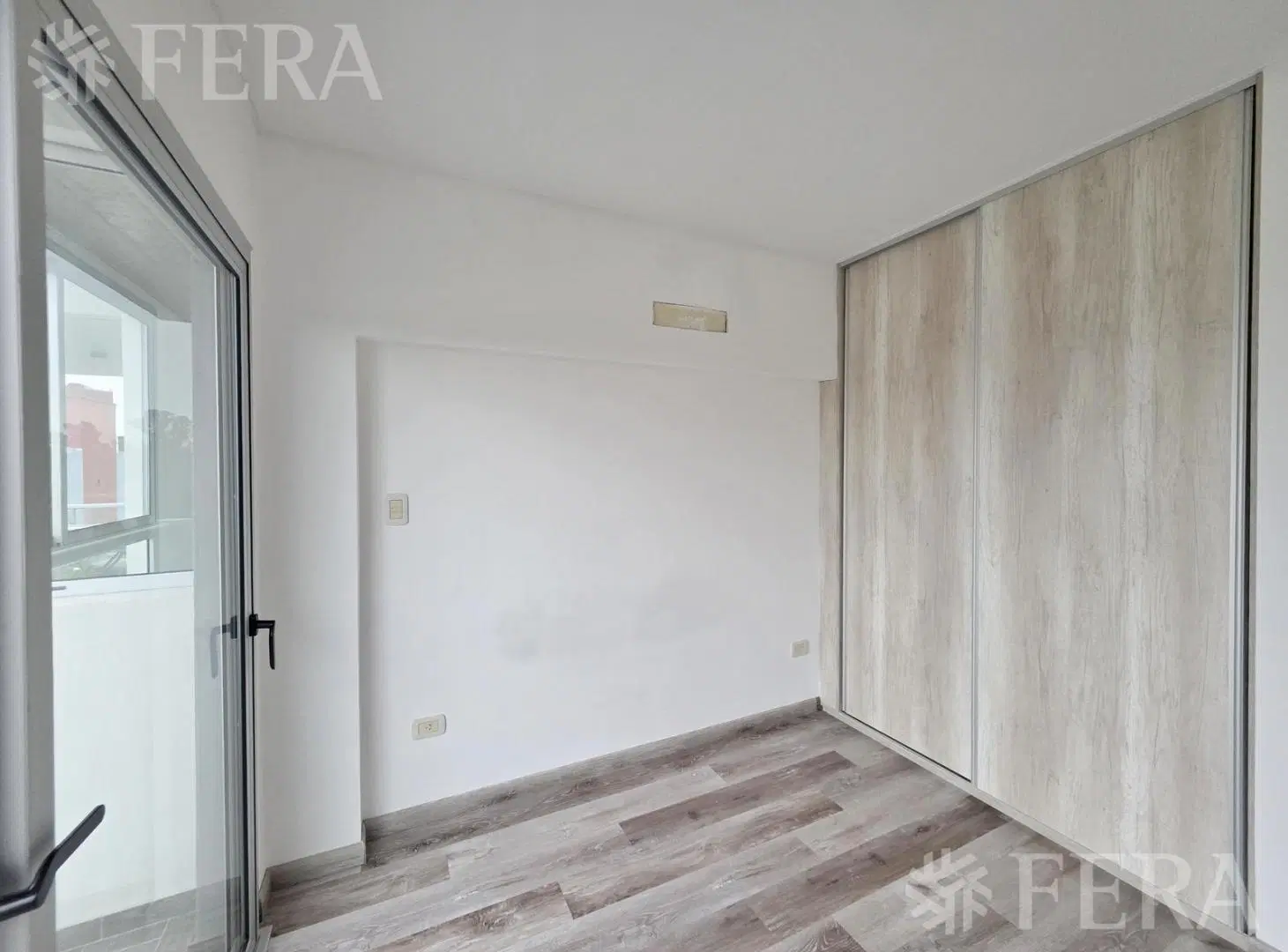Venta departamento 2 ambientes con balcón en Wilde 8