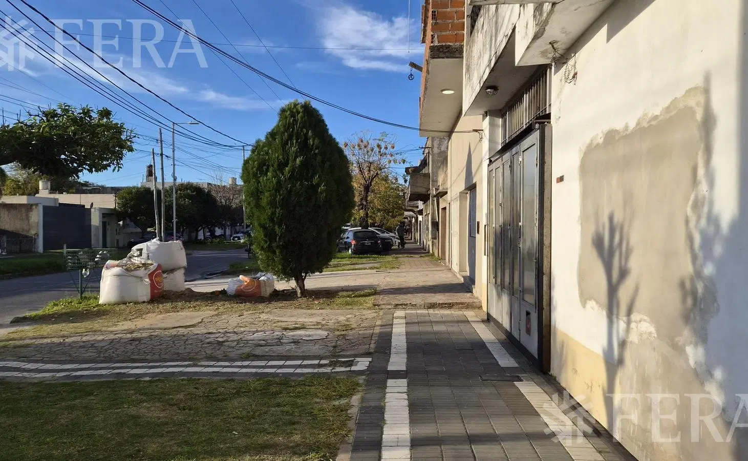Venta casa 6 ambientes con cochera en Wilde 8