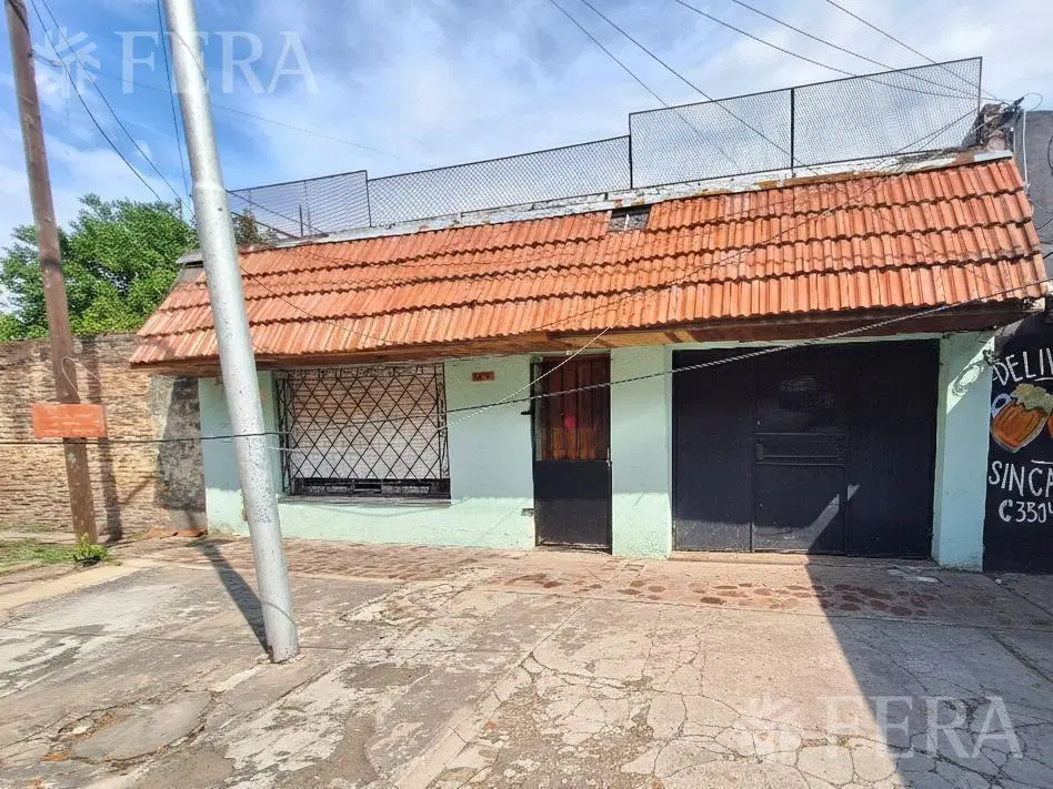 Venta casa para dos familias con terraza en Lanús 5