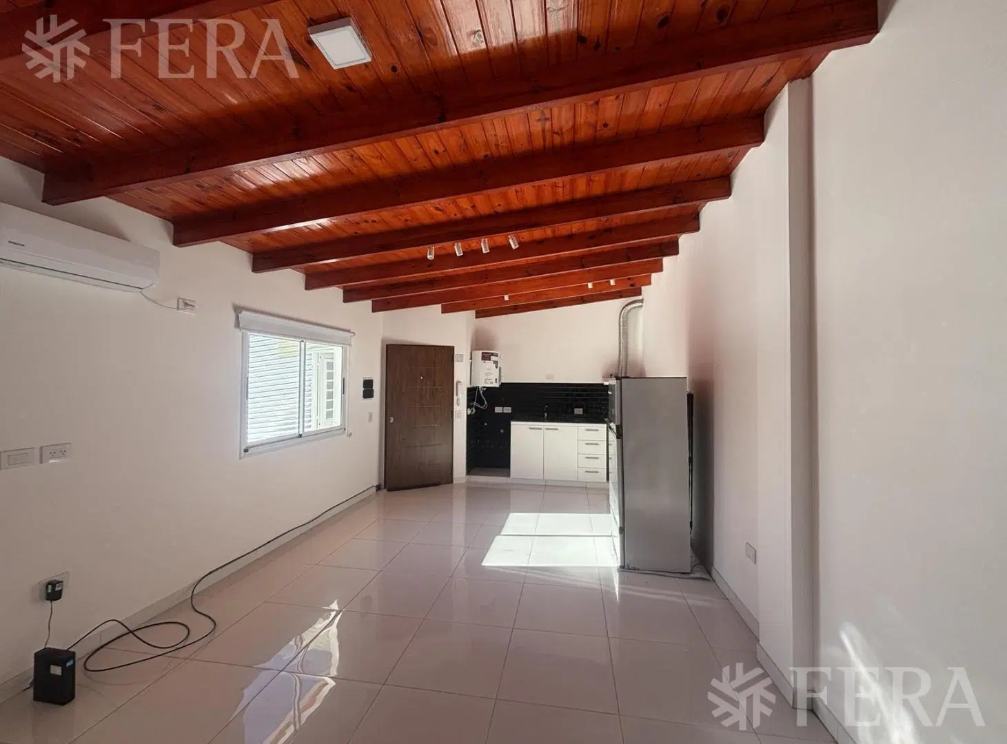 Alquiler de PH monoambiente con balcón en Wilde 4