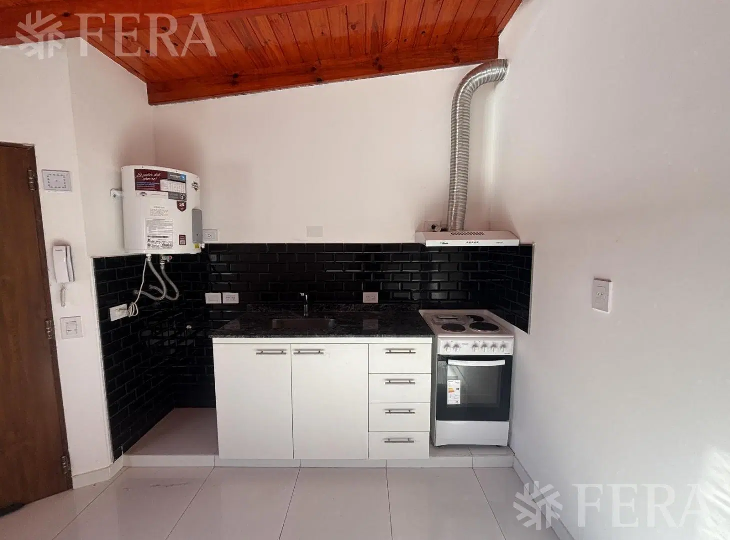 Alquiler de PH monoambiente con balcón en Wilde 5