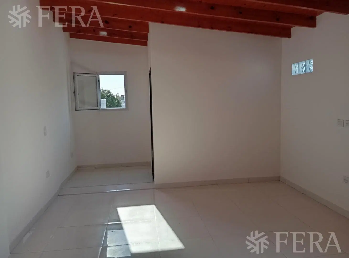 Alquiler de PH monoambiente con balcón en Wilde 8