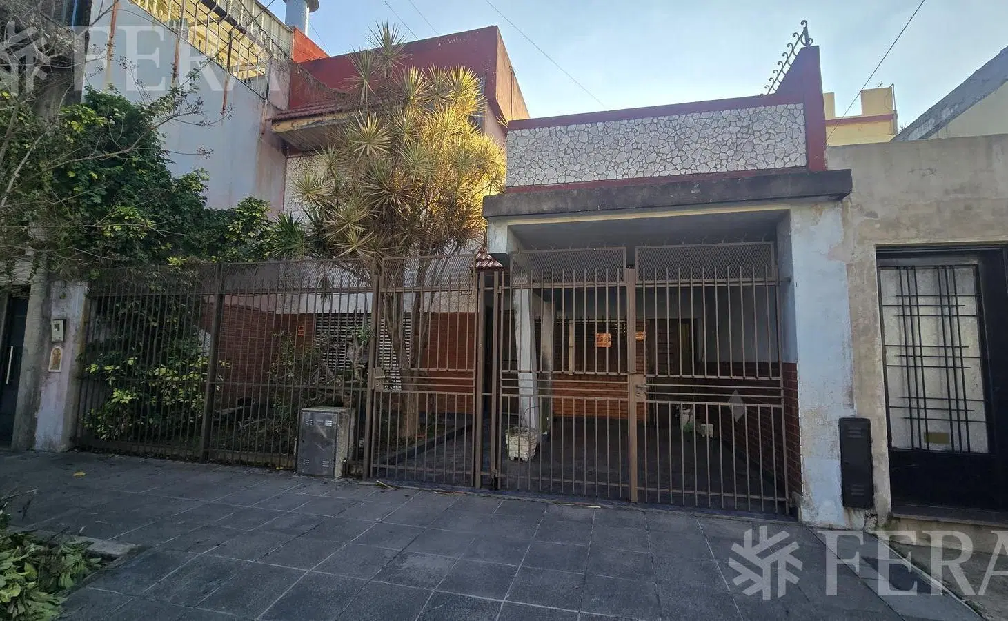 Venta casa 3 ambientes con cochera en Sarandi 4