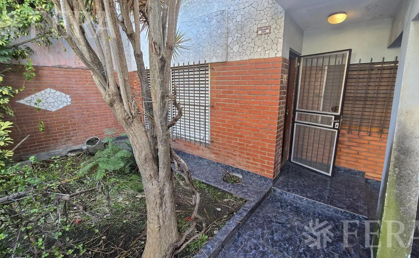 Venta casa 3 ambientes con cochera en Sarandi 8